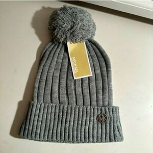 New Michael Kors Knitted Stocking Cap Gray Pom Pom Accent